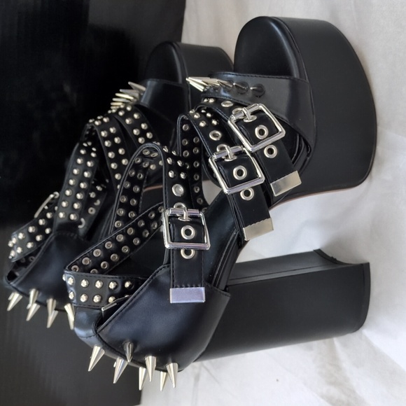 Revin Platform Sanadals - Picture 5 of 14